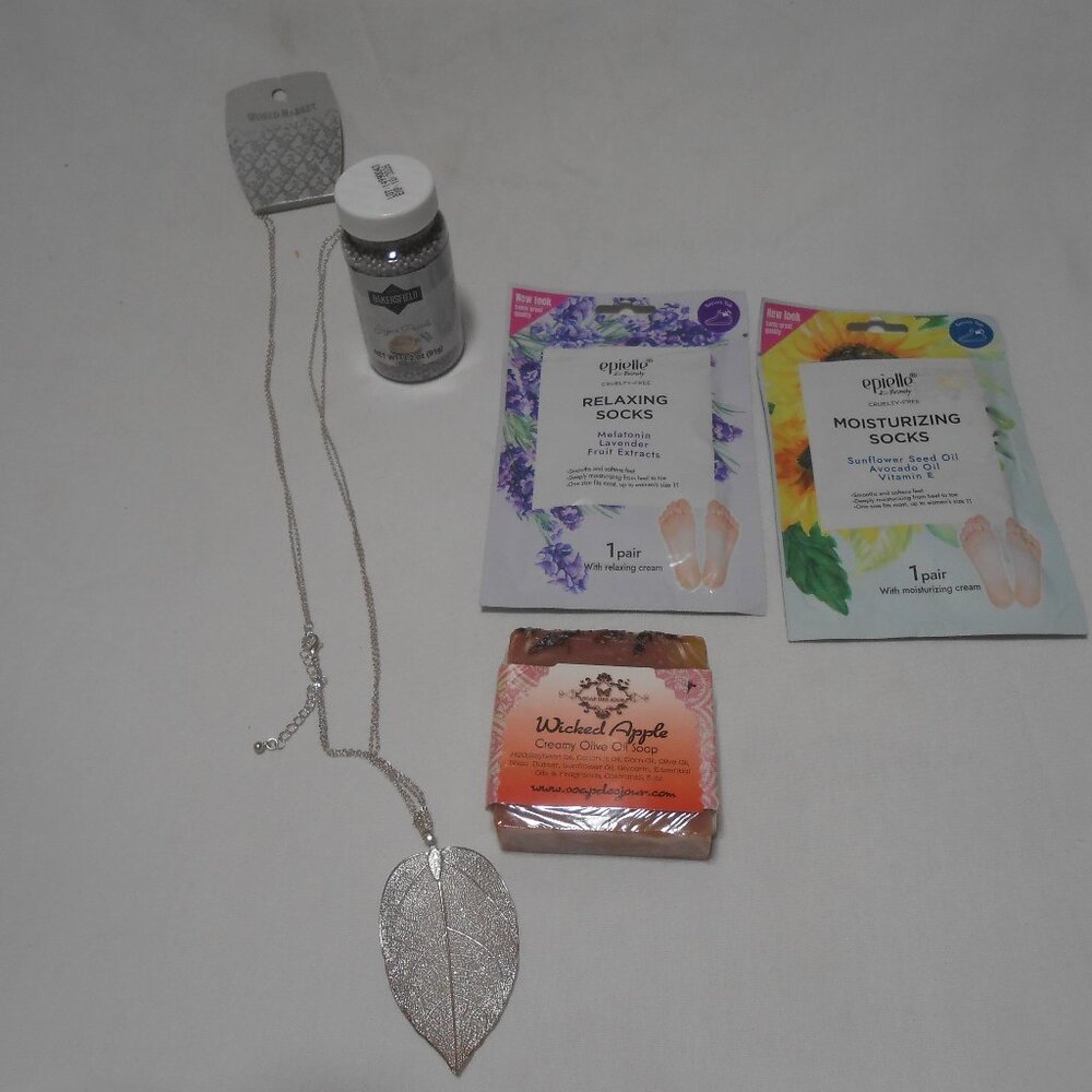 NEW LOT WICKED APPLE BAR SOAP BAKERSFIELD SUGAR BEADS 2 RELAXING SOCKS SILVER NE